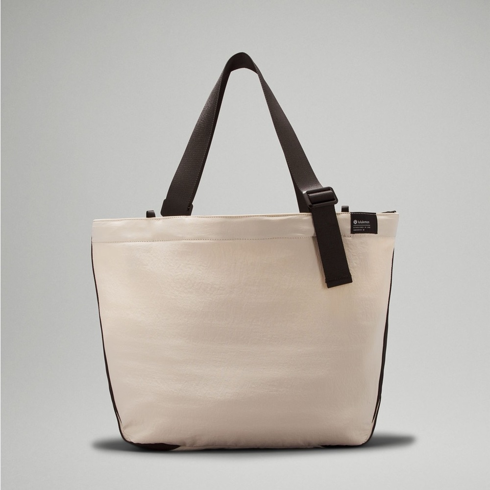 Clean Lines Tote Bag 22L Lululemon